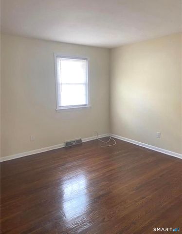 27 Manila Avenue, Woodbridge, CT 06525