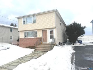 27 Manila Avenue, Woodbridge, CT 06525