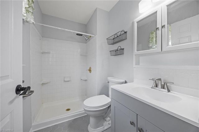 4306 Oak Hollow Drive, High Point, NC 27265