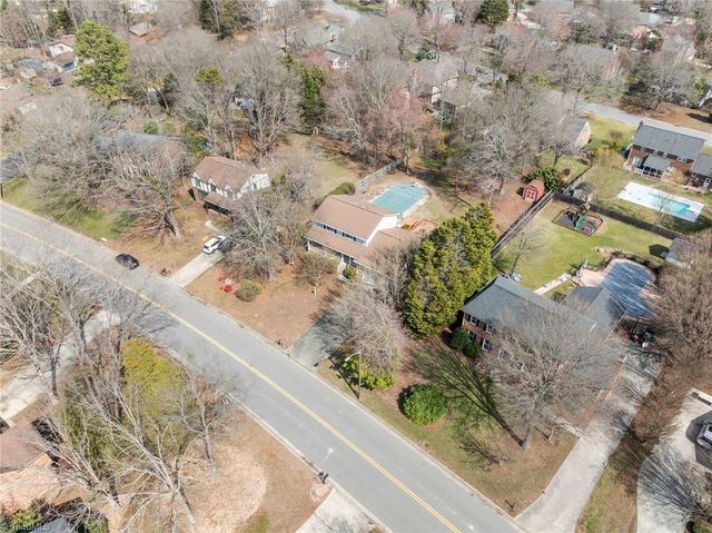 4306 Oak Hollow Drive, High Point, NC 27265