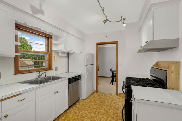1975 Fremont Avenue E, Saint Paul, MN 55119