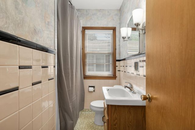 1975 Fremont Avenue E, Saint Paul, MN 55119