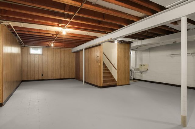 1975 Fremont Avenue E, Saint Paul, MN 55119