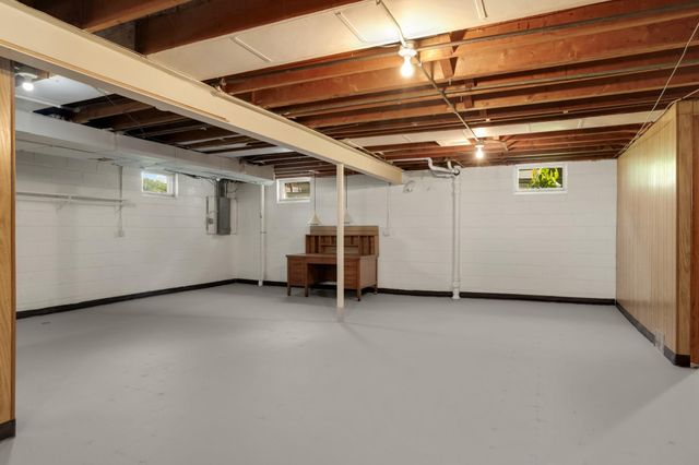 1975 Fremont Avenue E, Saint Paul, MN 55119