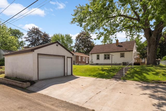 1975 Fremont Avenue E, Saint Paul, MN 55119