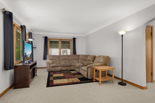 1975 Fremont Avenue E, Saint Paul, MN 55119