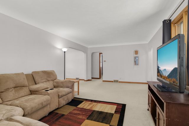 1975 Fremont Avenue E, Saint Paul, MN 55119