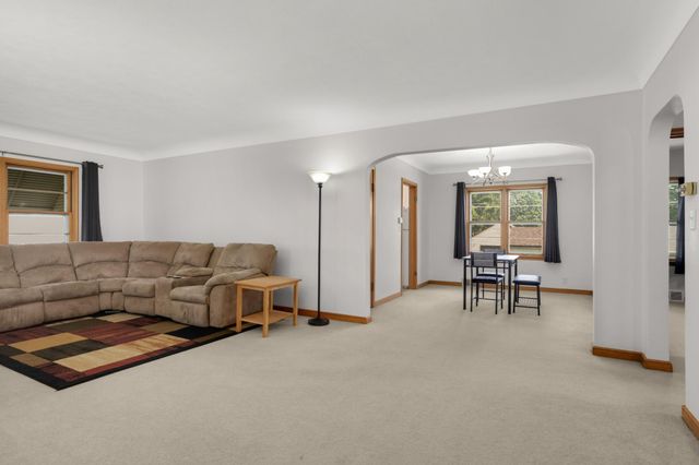 1975 Fremont Avenue E, Saint Paul, MN 55119