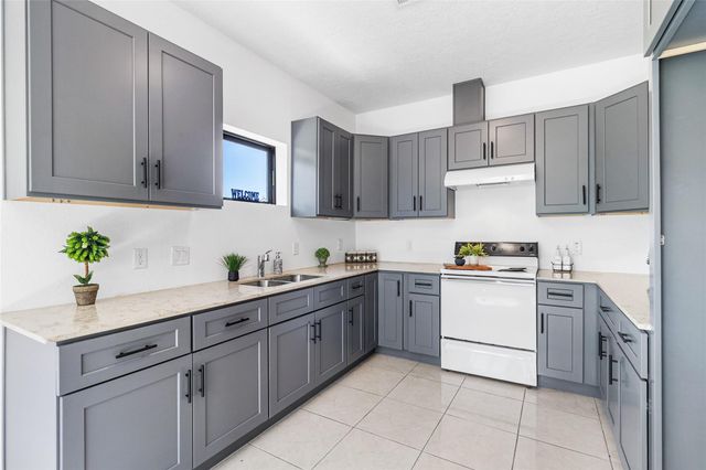 8717 Peachtree Street, Houston, TX 77016