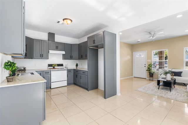 8717 Peachtree Street, Houston, TX 77016