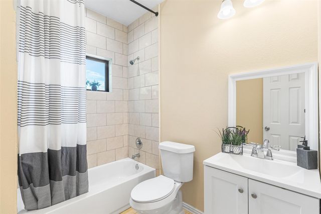 8717 Peachtree Street, Houston, TX 77016