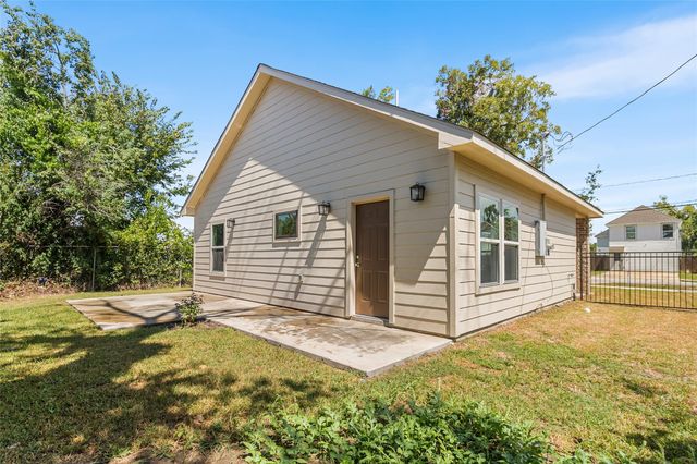 8717 Peachtree Street, Houston, TX 77016