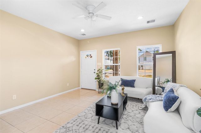 8717 Peachtree Street, Houston, TX 77016