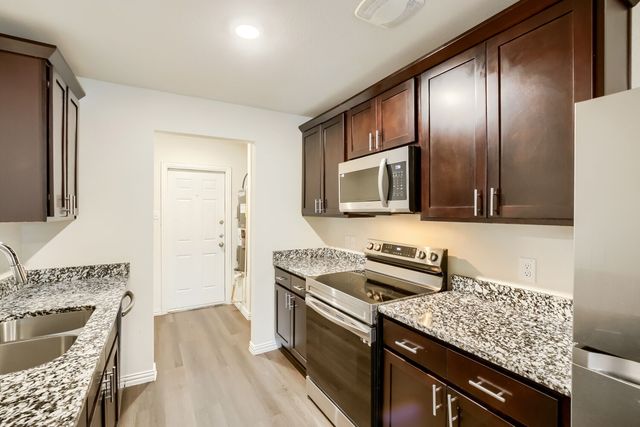 1900 N 17th Street, Waco, TX 76707