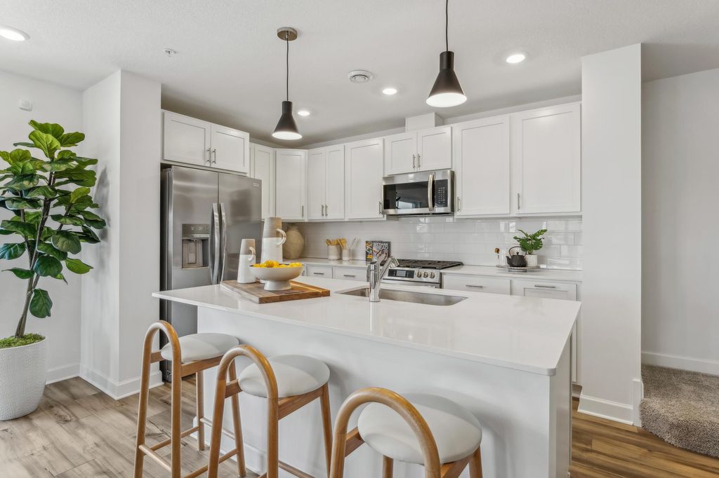 5431 Long Pointe Pass, Woodbury, MN 55129 — photo 2