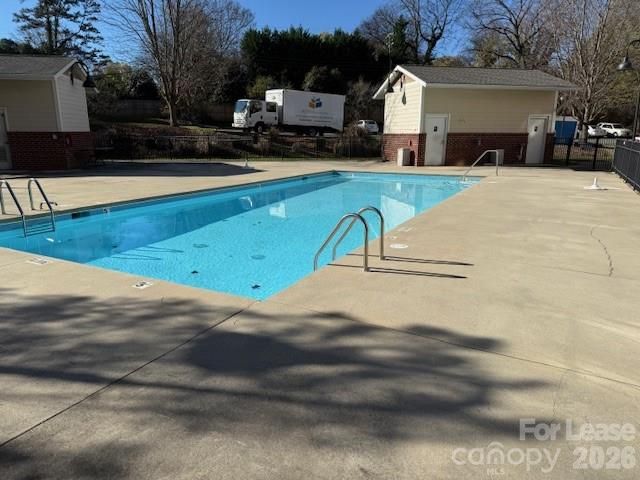 1000 E Woodlawn Road E 303, Charlotte, NC 28209
