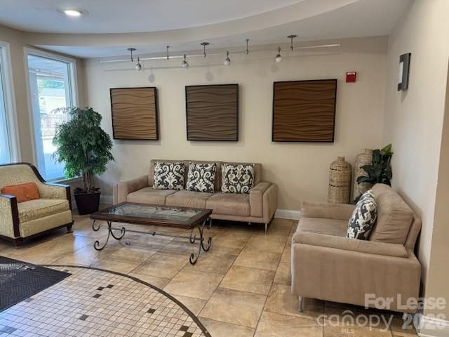 1000 E Woodlawn Road E 303, Charlotte, NC 28209