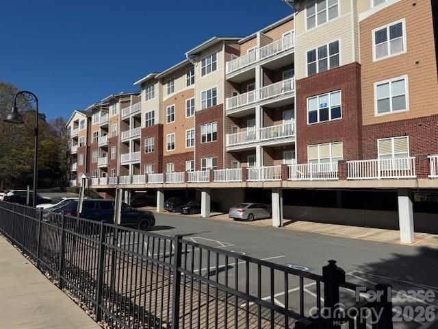 1000 E Woodlawn Road E 303, Charlotte, NC 28209