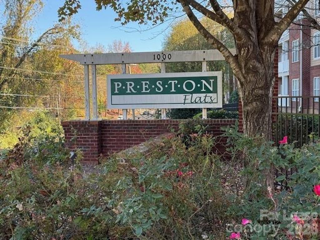 1000 E Woodlawn Road E 303, Charlotte, NC 28209