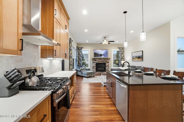 305 Ridgepoint Circle, Waterville, OH 43566