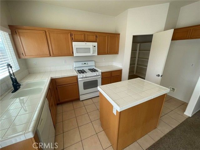 13661 Breckenridge Lane, Victorville, CA 92392