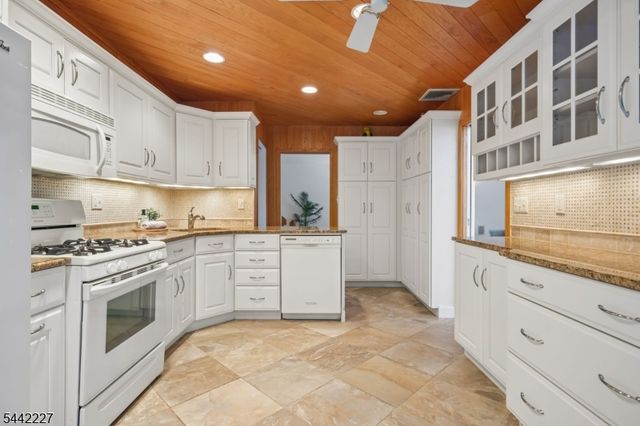 39 Highlander Drive, Scotch Plains Twp., NJ 07076