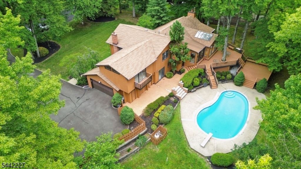 39 Highlander Drive, Scotch Plains Twp., NJ 07076