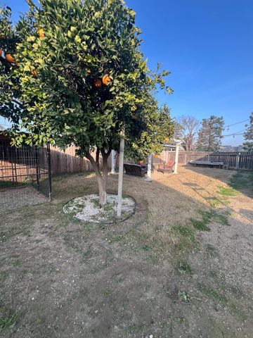 2001 12th Avenue, Kingsburg, CA 93631