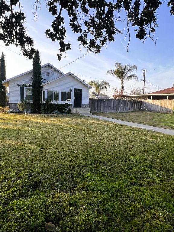 2001 12th Avenue, Kingsburg, CA 93631