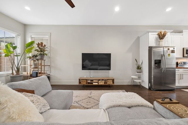 1002 Free Silver Rd, Nashville, TN 37207