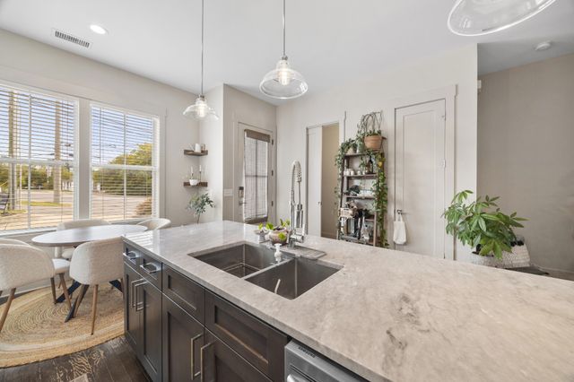 1002 Free Silver Rd, Nashville, TN 37207