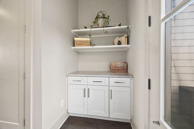 1002 Free Silver Rd, Nashville, TN 37207