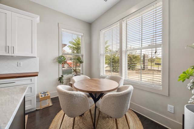 1002 Free Silver Rd, Nashville, TN 37207