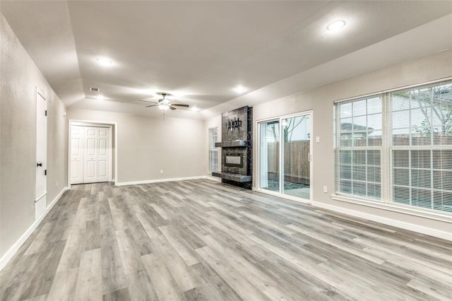 5225 Livermore Drive, Arlington, TX 76017