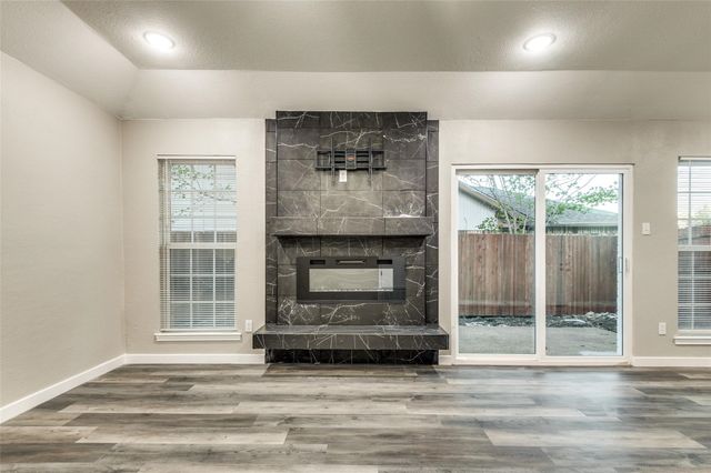 5225 Livermore Drive, Arlington, TX 76017