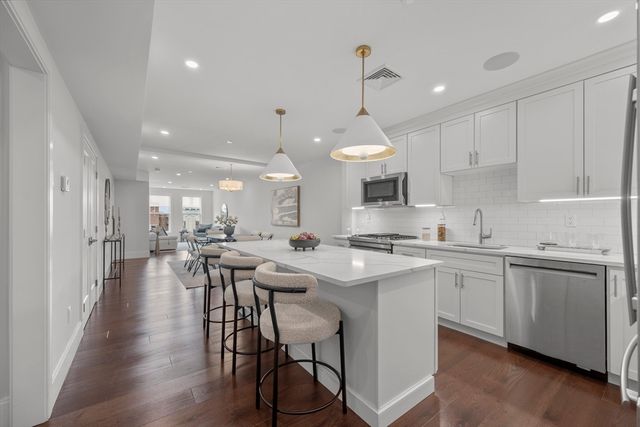 480 W Broadway 303, Boston, MA 02127