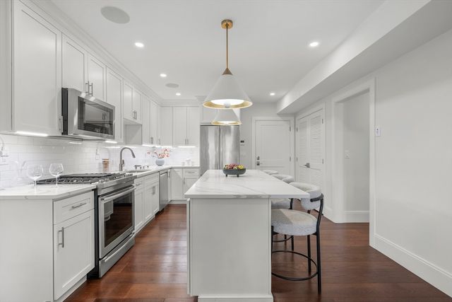 480 W Broadway 303, Boston, MA 02127