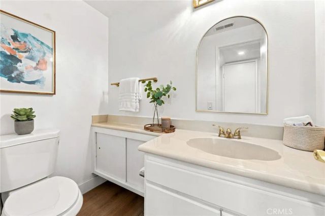 10 Goldenbush, Irvine, CA 92604