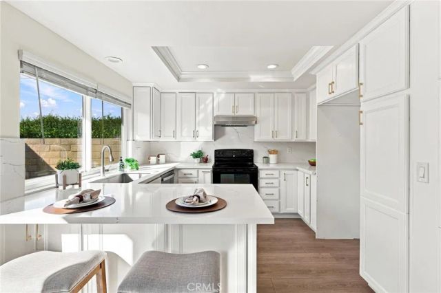 10 Goldenbush, Irvine, CA 92604