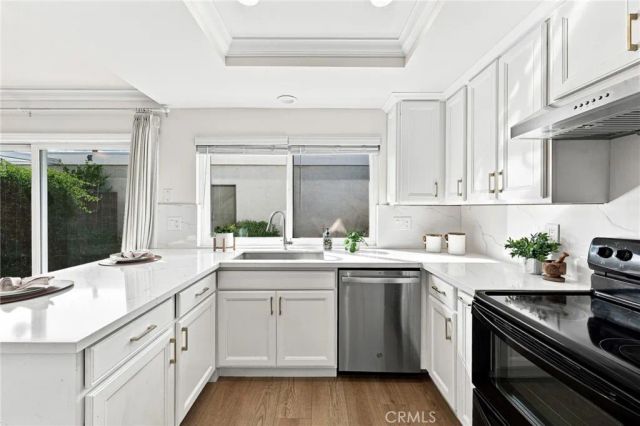10 Goldenbush, Irvine, CA 92604