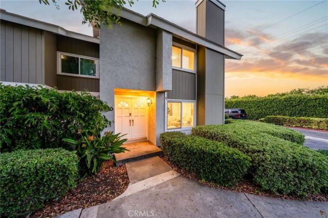 10 Goldenbush, Irvine, CA 92604