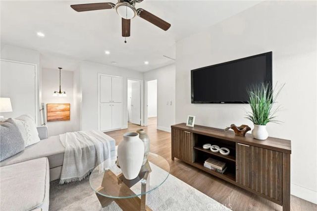 10 Goldenbush, Irvine, CA 92604