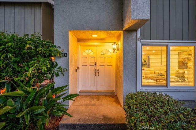 10 Goldenbush, Irvine, CA 92604