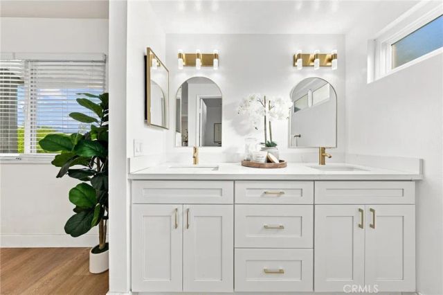 10 Goldenbush, Irvine, CA 92604