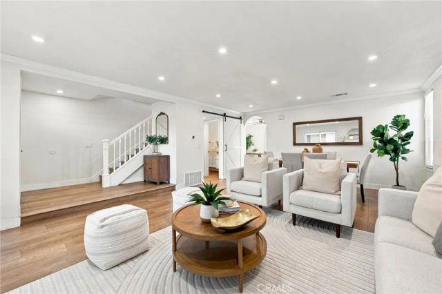 10 Goldenbush, Irvine, CA 92604