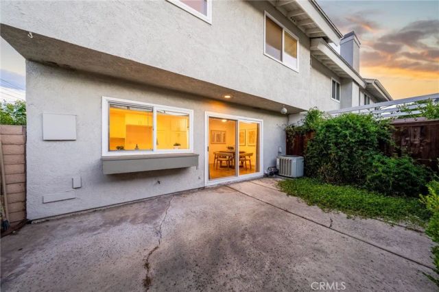 10 Goldenbush, Irvine, CA 92604
