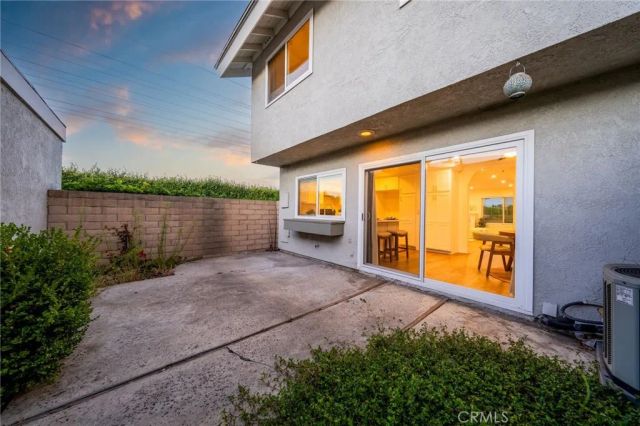 10 Goldenbush, Irvine, CA 92604