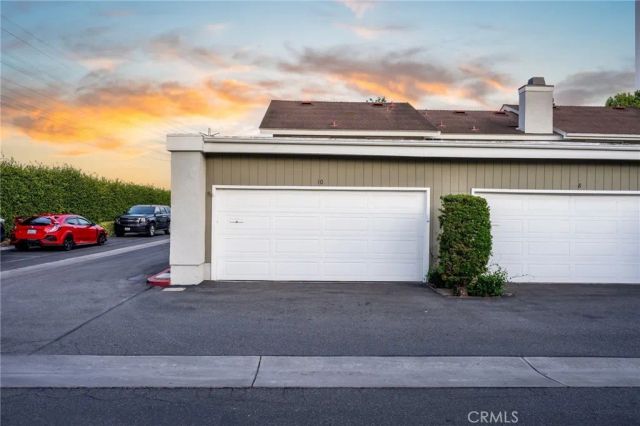10 Goldenbush, Irvine, CA 92604