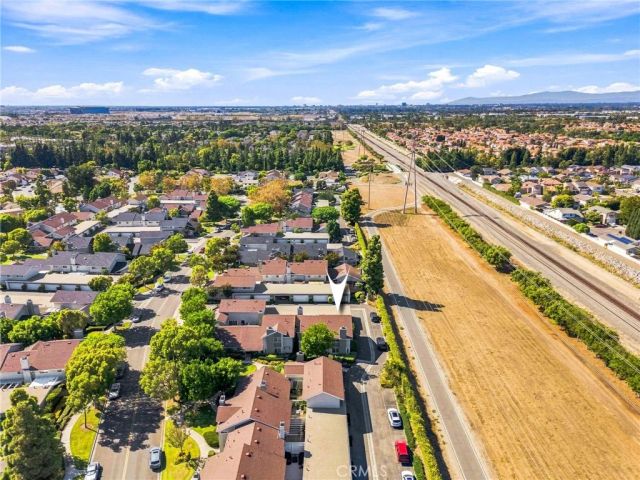 10 Goldenbush, Irvine, CA 92604