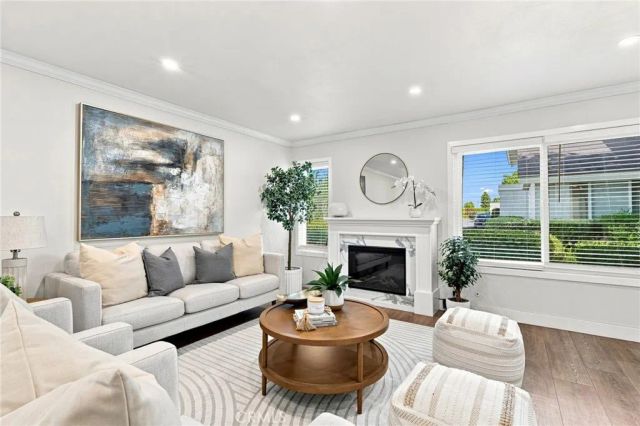10 Goldenbush, Irvine, CA 92604